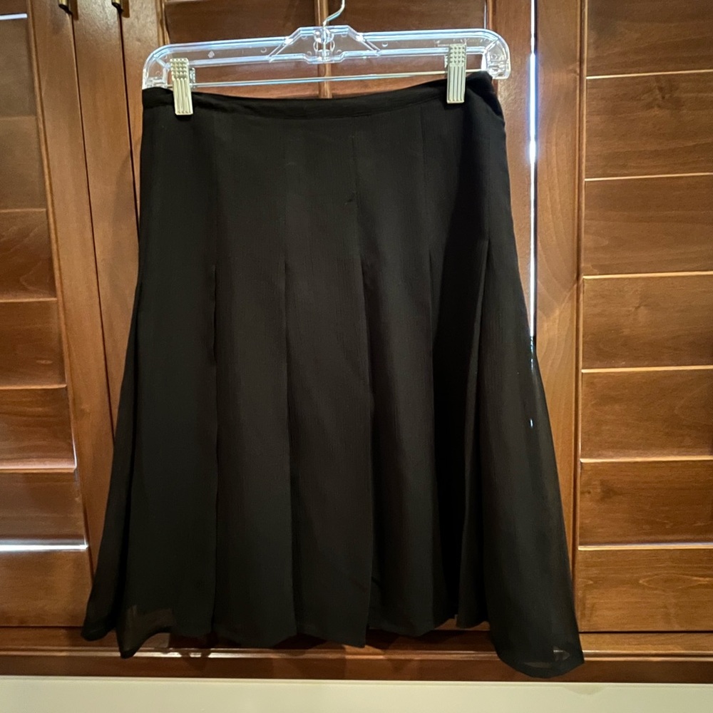 H&M 100% Poly Chiffon Black Pleated Skirt With Lining. Side Zipper With Button.
